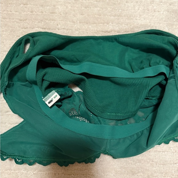 Emerald Green Fitted Crop Tank Top - Picture 3 of 3